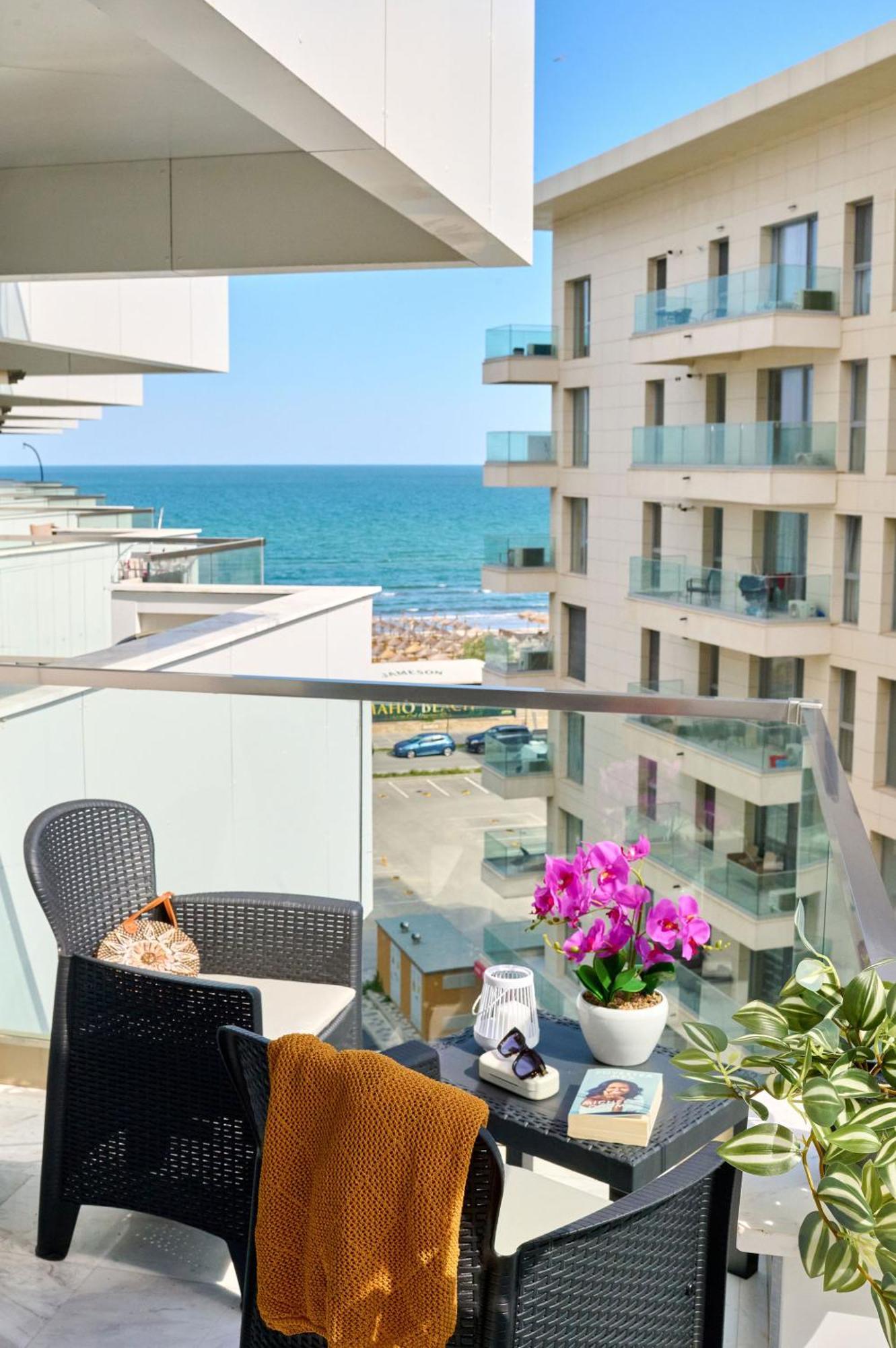 Summer Residence Apartment In Infinity Beach Resort - Parking Mamaia Exterior photo