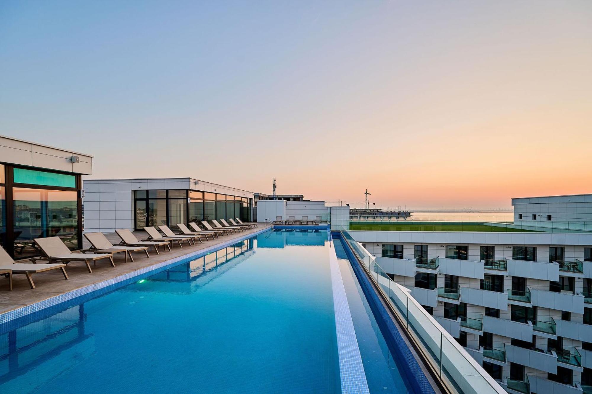 Summer Residence Apartment In Infinity Beach Resort - Parking Mamaia Exterior photo
